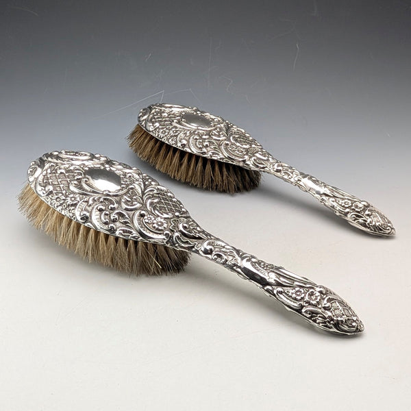 1910年 英国アンティーク 純銀装飾ハンドル ヘアブラシペア  J&R Griffin